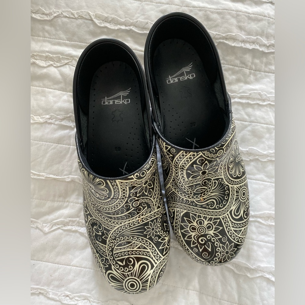 Dansko Black and White Mules Size 39 (8.5)